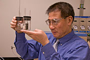 Dr. Ming Au developed nanostructured anodes.