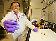 Chengdu Liang led an ORNL team that has developed a new all-solid lithium-sulfur battery.