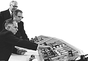 The late Glenn Seaborg (foreground), then Atomic Energy Commission chairman, fires up ORNLs Molten Salt Reactor in 1968. Technology from the project may boost the 