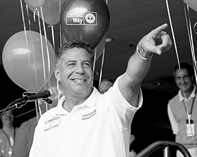 UT basketball coach Bruce Pearl points to the goal at this year's United Way campaign free-throw contest. ORNL givers have an $825,000 campaign goal this year.